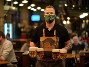 Lidé v Česku chodí do hospod nejen na pivo, ale i za zručným výčepním, ukázal průzkum