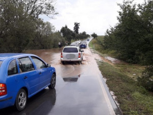Do Česka dorazil vydatný déšť, meteorologové varují před povodněmi