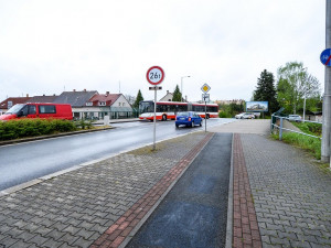 Řidiči, připravte se na objížďky. Most přes železniční trať v Lobezské ulici se uzavře