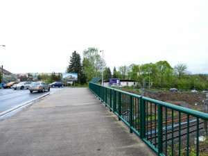 Řidiči, připravte se na objížďky. Most přes železniční trať v Lobezské ulici se uzavře