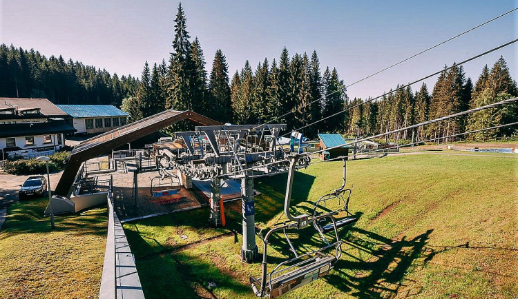 Lanovka na Šumavský Špičák se poprvé rozjede v sobotu, sveze turisty a bikery
