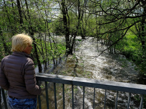 Nejvíce se vylila z břehů Úslava v obci Prádlo, na jediném místě v Česku tam platí 3. stupeň povodňové aktivity