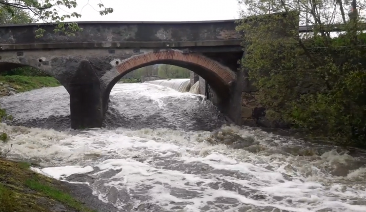 Pršet jen tak nepřestane, řeky v Plzeňském kraji jsou už na druhém stupni povodňové aktivity