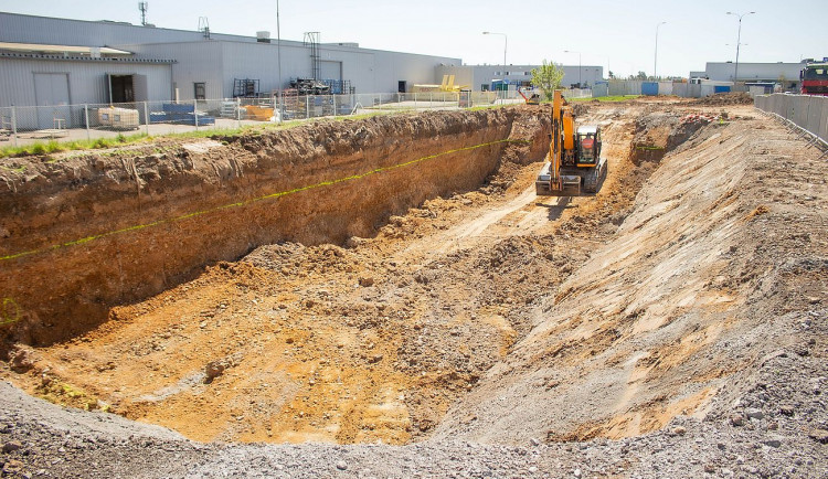 Průmyslový gigant buduje na Borských polích novou halu pro výrobu klimatizací
