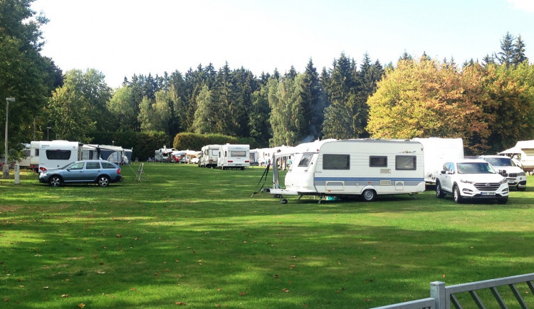 stanoviště pro karavany v kempu La Rocca