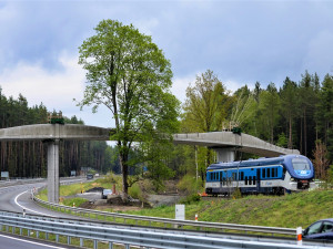 Cyklistům a chodcům začne sloužit nová lávka u Kameňáku od poloviny června