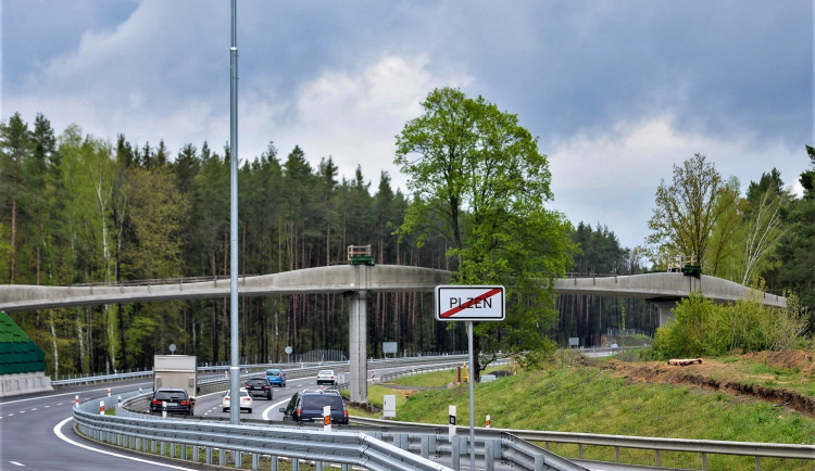 Cyklistům a chodcům začne sloužit nová lávka u Kameňáku od poloviny června