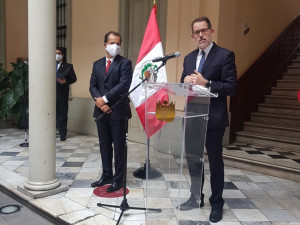 Velvyslanec ČR v Peru M. Sedláček a náměstek MZV Peru p. Higueras