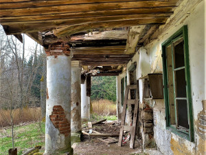 Do legendární šumavské hájovny Pustina jezdil i prezident Beneš, teď je z ní ruina