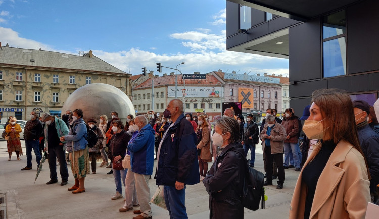 Máme toho dost, vzkázali Plzeňané vládě na protestu za nezávislost justice