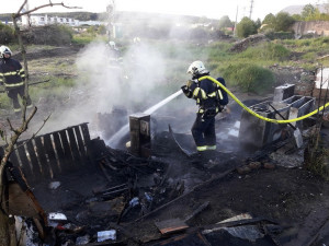 Požár v bezdomovecké osadě