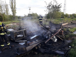 Požár v bezdomovecké osadě