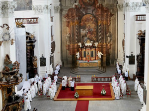 Po letech opět zazněla v jezuitském kostele mše, po náročné rekonstrukci je opět otevřen veřejnosti