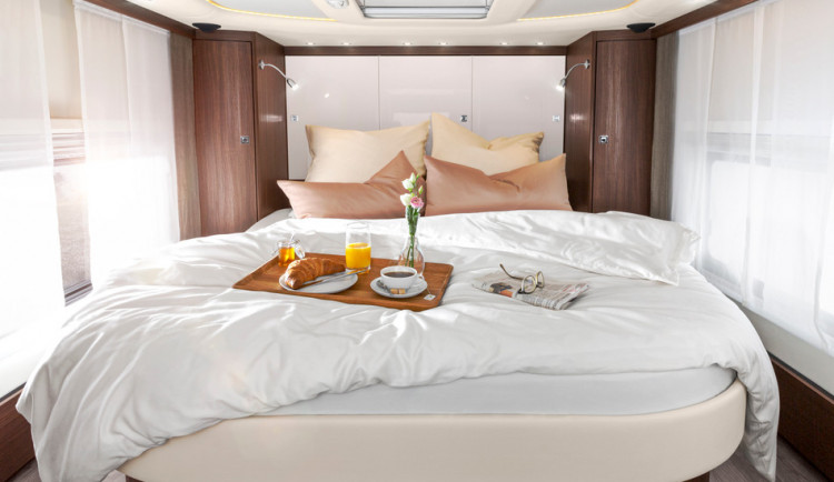 Podlahové topení, myčka na nádobí nebo garáž na auto – podívejte se na nejluxusnější karavan současnosti