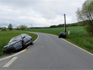 Policisté pátrají po dvojici cizinců. Utekli od nehody, kterou způsobil jeden z nich