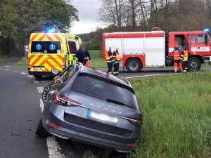 Policisté pátrají po dvojici cizinců. Utekli od nehody, kterou způsobil jeden z nich