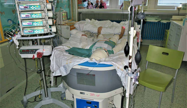 Lékaři v nemocnici řadu dní bojovali o život Natálky