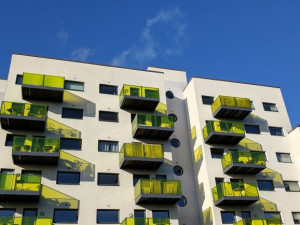 Počet nových bytů v Plzeňském kraji loni klesl, zahajovaných staveb bylo výrazně víc