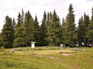 Pokračuje rekonstrukce rozhledny na šumavském Poledníku, mimo provoz bude nouzové nocležiště