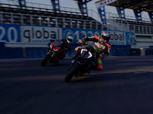 Motocyklisté trénují bezpečnou jízdu na polygonech v ČR