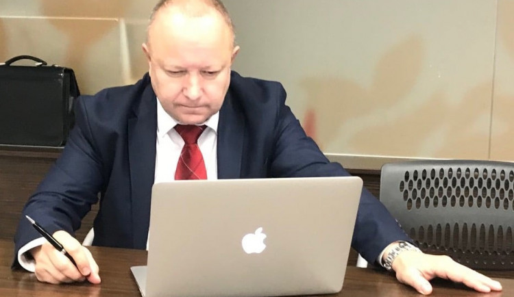 Petr Fousek je novým předsedou fotbalové asociace, porazil Karla Poborského