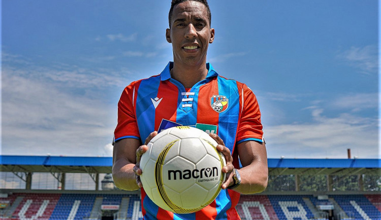 Novou posilou FC Viktoria Plzeň se stal kolumbijský křídelník Jhon Mosquera