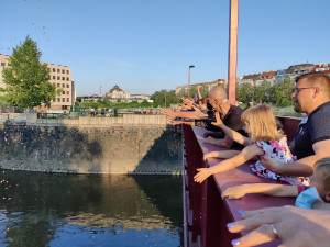 Plzeňané na demonstraci dali vládě čočku a vzkazují: Chceme změnu