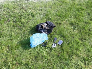 Balíček s dráty při manipulaci náhle vzplál