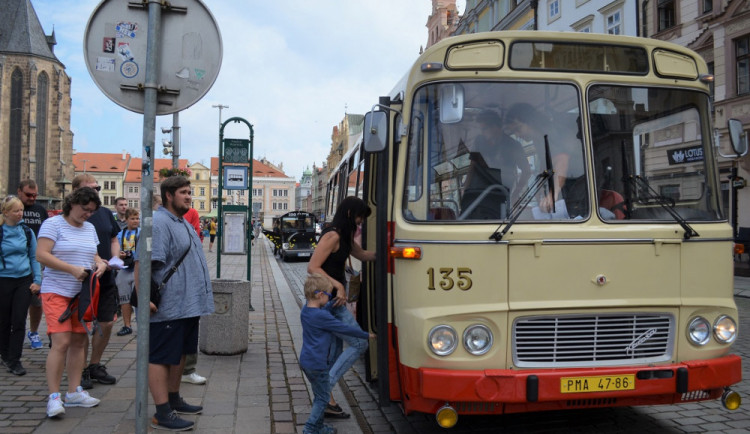 Festival Industry Open přinese výlety historickým autobusem i návštěvu hangáru