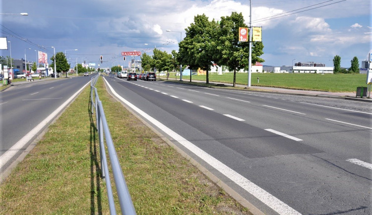 Další komplikace čekají řidiče i chodce v Plzni, začíná oprava Folmavské
