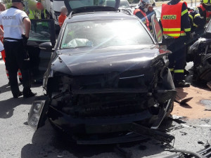 Provoz na silnici I/27 u Plzně ochromil čelní střet dvou osobáků, tři lidé se těžce zranili