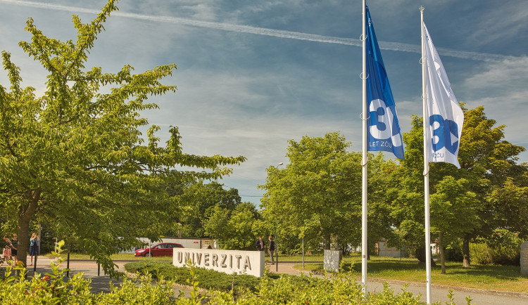 Západočeská univerzita oslaví své kulaté výročí stylově, zahrát ji přijede i skupina Tata Bojs