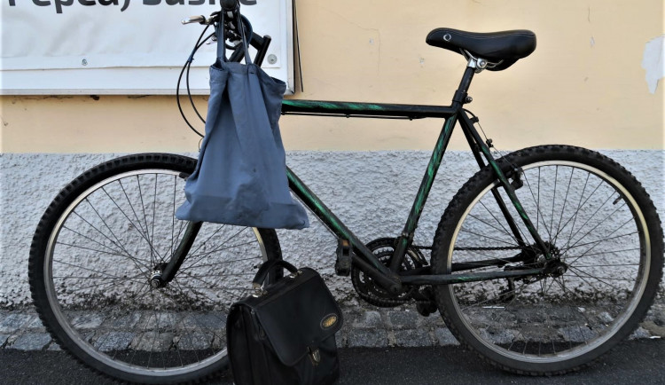 Cyklista se těžce zranil po pádu z tohoto kola