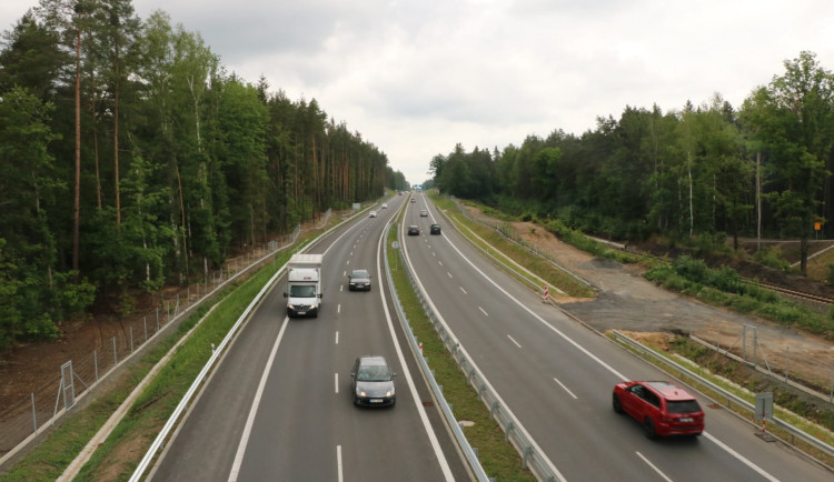 Bezpečnější a plynulejší provoz, ŘSD ukončilo na kraji Plzně důležitou silnici na Most