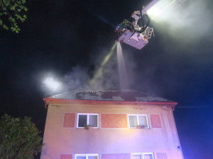 Blesk podpálil rodinný dům, škoda je 750 tisíc korun