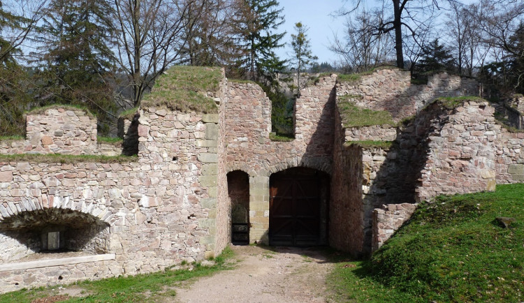 Zřícenina hradu Liticeindy nepřístupných památek