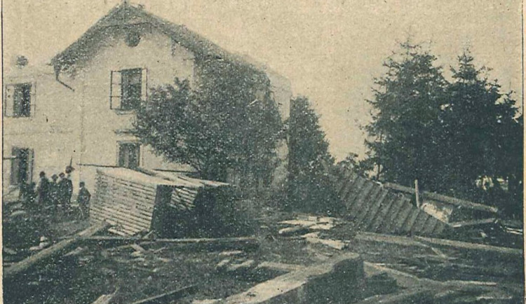 Také Hradcem kdysi prohnalo tornádo. Poškodilo 20 domů