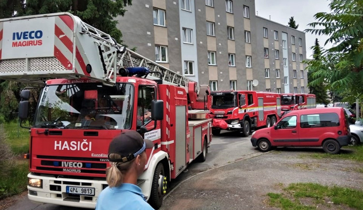 Hasiči testovali na sídlišti průjezdnost ulic pro jejich požární techniku