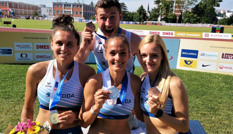 Linda Suchá, Tereza Petržílková, Tereza Jonášová a Josef Adámek