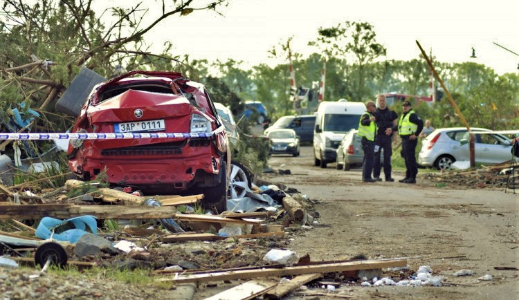 Do obcí zasažených tornádem a bouří pošle Plzeňský kraj tři miliony