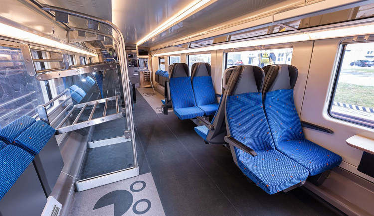 Výrobce představil dvoupatrové soupravy nové generace pro tuzemské železnice