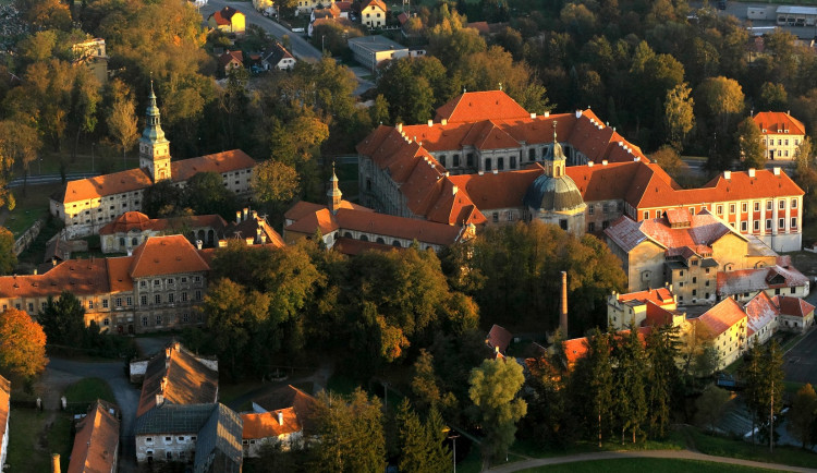 Rozsáhlý klášter v Plasích je z velké části využitý, běží tam poslední projekty