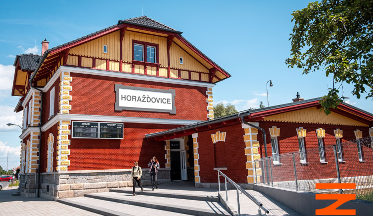 V Horažďovicích mají opravenou železniční stanici i její okolí za 22 mil. Kč