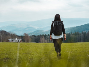 Za populárním projektem Fotíme Šumavu stojí mladí manželé z Prahy, teď vytvořili i Šumavské deníky