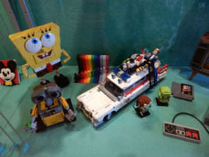 Kostičky kam jen oko dohlédne, v muzeu parkuje i vesmírná loď ze 7541 kostek