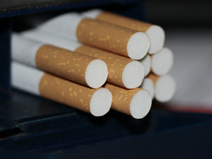 Dva pachatelé se specializovali na krádeže cigaret, způsobili škodu za tři čtvrtě milionu