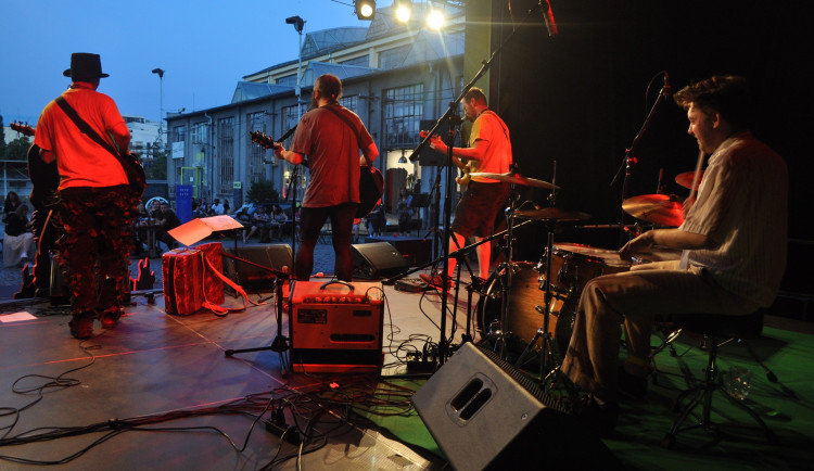 TIPY NA VÍKEND: Koncerty, procházka s architektem nebo výstava trpaslíků