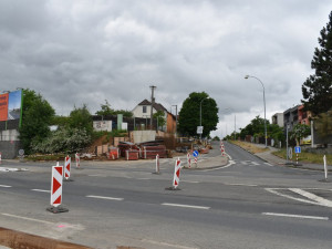Stavba lávky si vyžádá pro řidiče další dopravní omezení v ulici U Seřadiště a sjezdu do Koterova