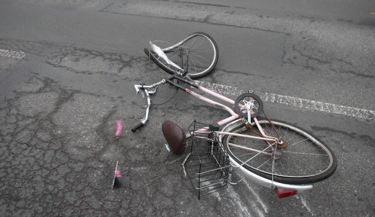Neděle byla ve znamení tragické nehody. Cyklista nepřežil srážku s autobusem u Hajnice
