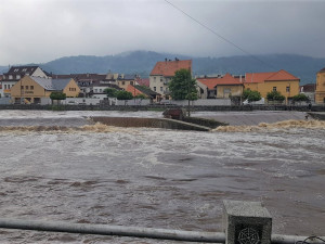 Hladiny šumavských řek klesají, na Plzeňsku se zvedá Úslava